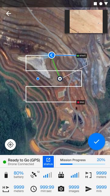 Interface do planejador de missão de drone mostrando rota de voo sobre uma cava de mineração